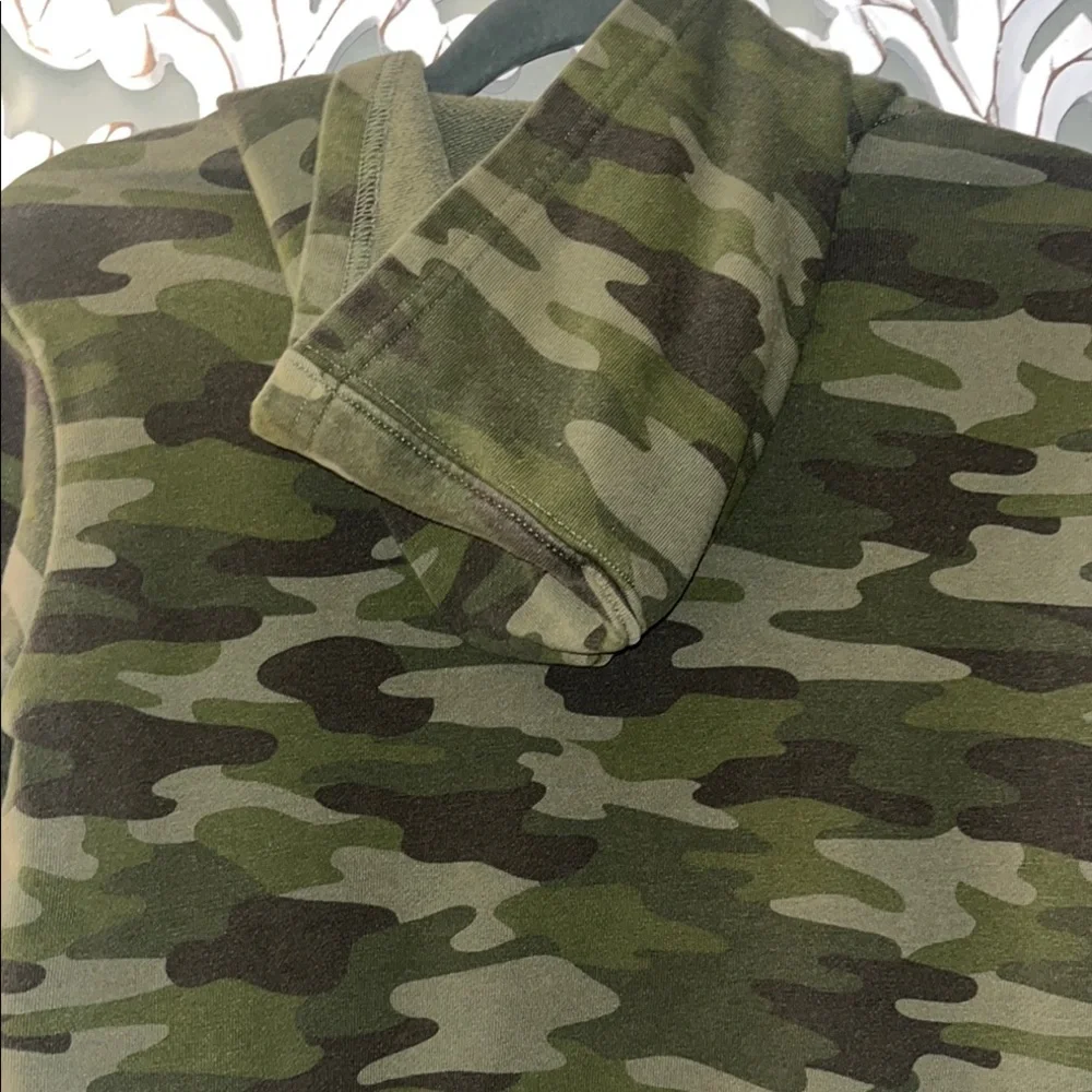 Champion Boy's Green Camo Print Hoodie M 10/ 12 Hooded Logo Front Sweatshirt EUC